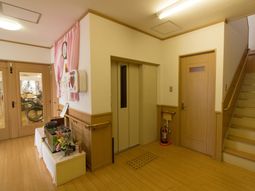 廊下の明るい様子