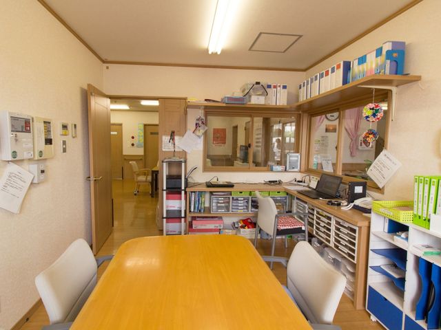 明るいフロント空間
