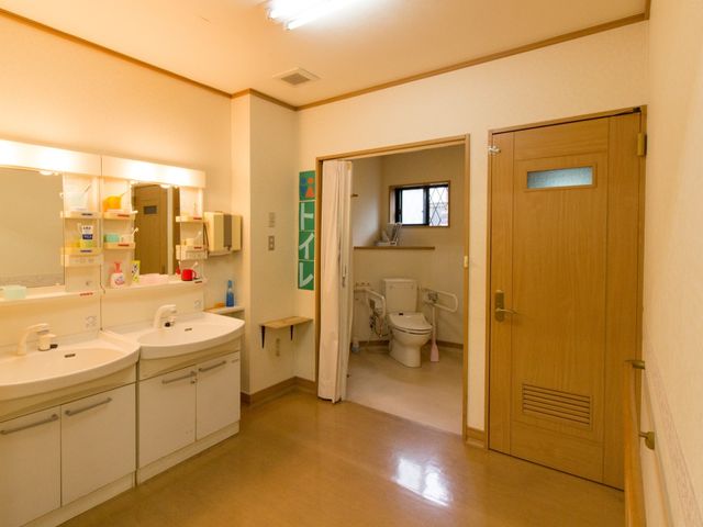 洗面台とトイレのある居室