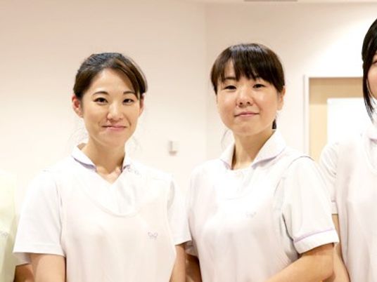 笑顔のスタッフイメージ  