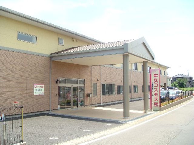 明るい施設の外観 外観 広々とした入り口が明るく開放感ある施設外観です。通行しやすい設計でどなたも気軽に訪れることができます。