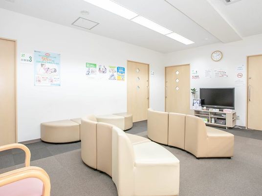 明るい休憩室の様子  