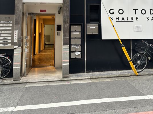 施設入口の外観  