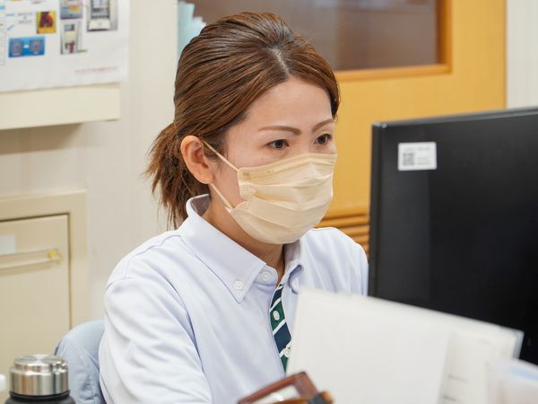 仕事中のスタッフ