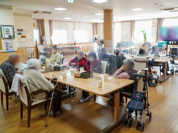 暖かな雰囲気の多目的室