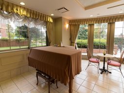 エレガントな食堂の様子