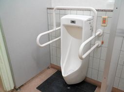 バリアフリー設計のトイレ