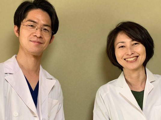 笑顔のスタッフ2人スタッフイメージ  