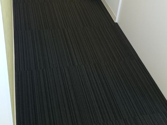 廊下のカーペット  