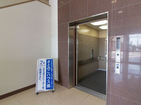 エレベーター付近の通路