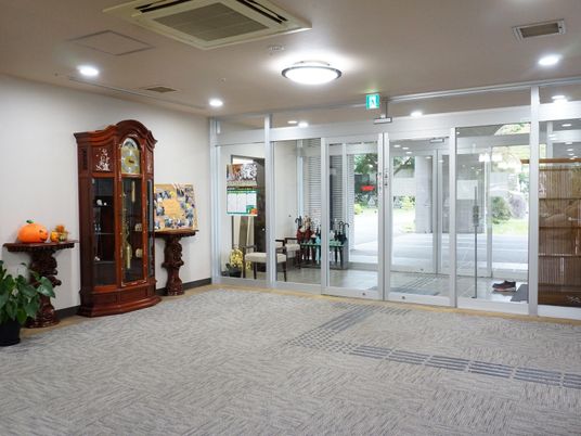 明るいエントランスホール