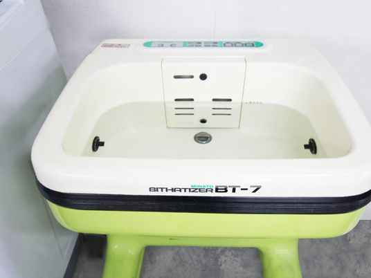 足湯機器のある浴室  