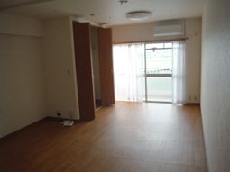 明るく広々とした居室