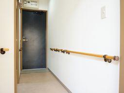 手すりのある廊下