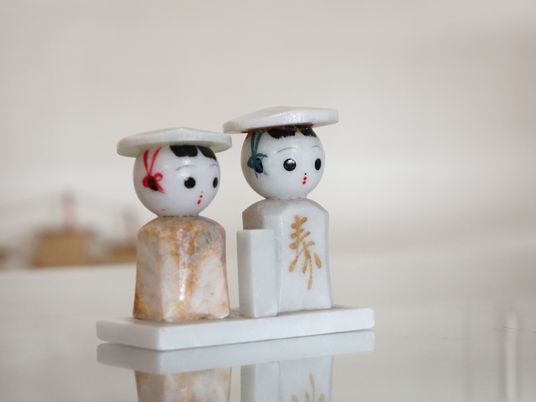 和風の人形飾り
