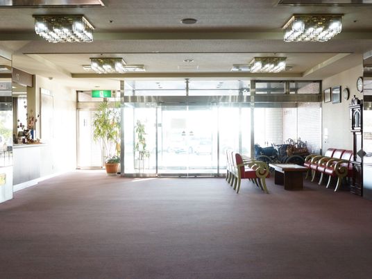 明るいエントランス空間