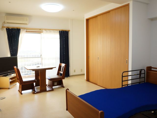 広々とした快適な居室 居室 日当たりが良く開放感のある個室です。快適な生活空間を整え、皆様がゆったり過ごせます。