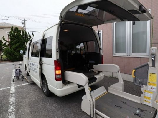 車椅子対応の送迎車  
