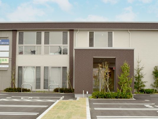 外観正面の建物  