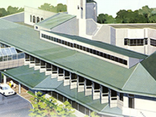 広々とした建物外観