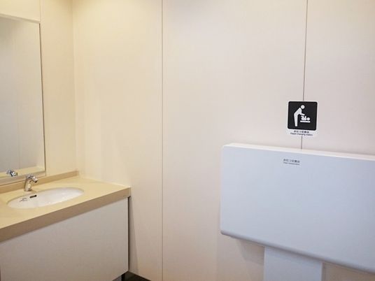 洗面台とトイレ案内  