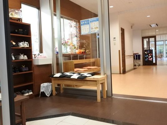 明るい玄関ホール  