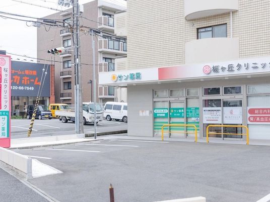 施設前の出入口  