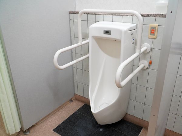 手すり付き洋式トイレ