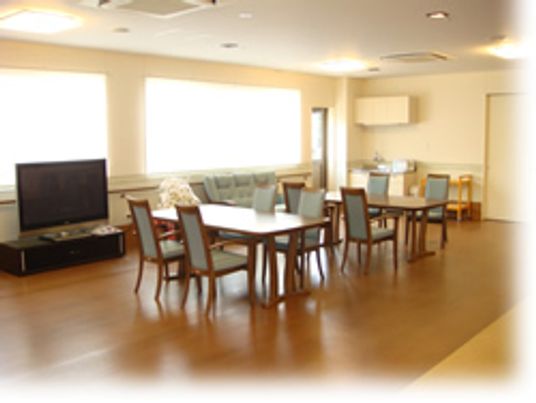 自然光が入る明るい部屋