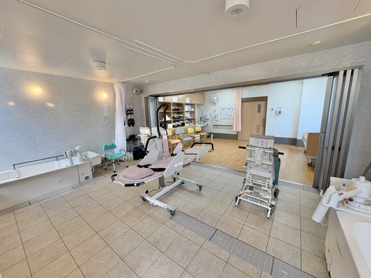 開放的なリハビリ室