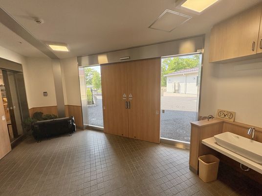 広々とした出入口