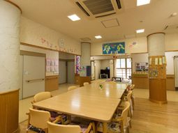 温かみのある共用ダイニング
