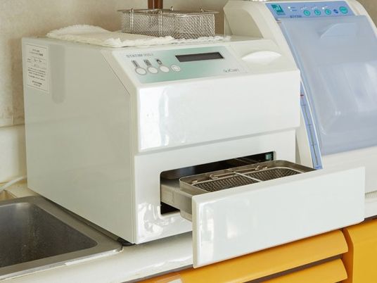 消毒器のある洗面台  