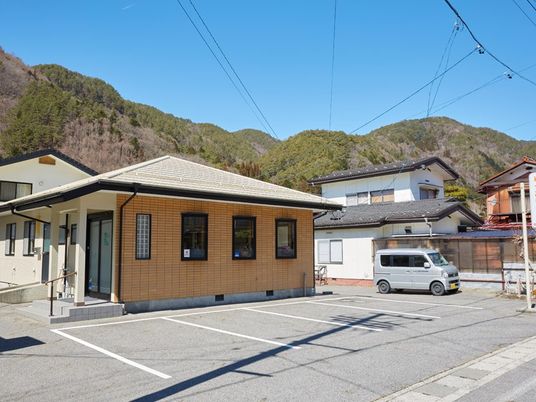 山あいの施設外観  