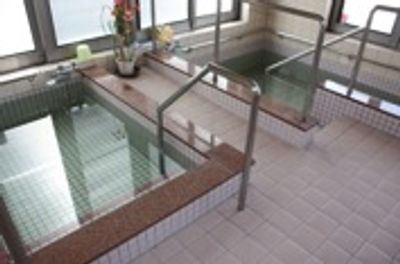 落ち着いた浴槽の空間