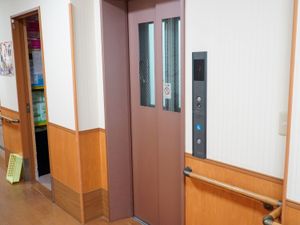 エレベーターのある廊下