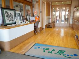 エントランスの明るい様子