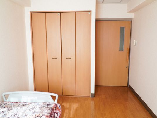 居室のクローゼットと扉