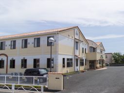 ゆったりした外観の建物