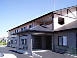 明るい施設の外観