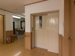 エレベーター前の廊下