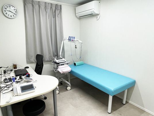 機能訓練室のベッド  