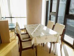 明るいダイニングスペース