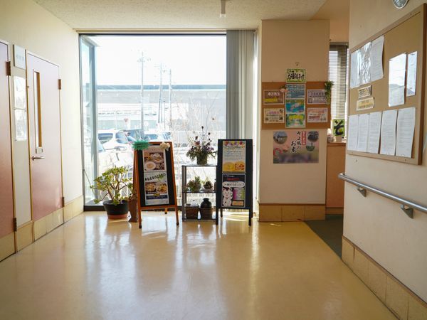 明るいエントランス風景