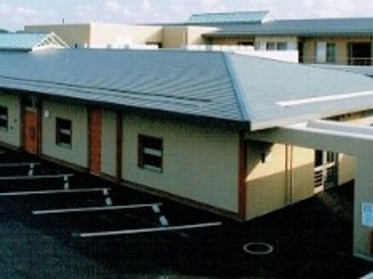 広々とした外観