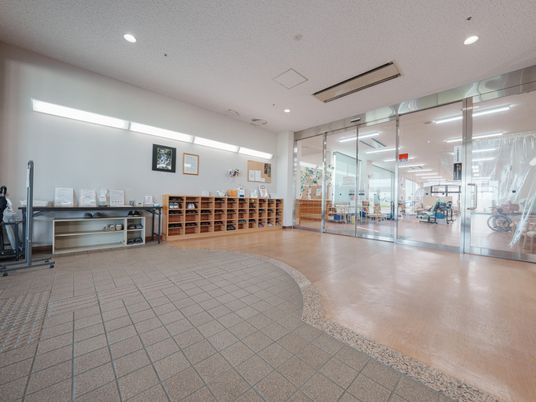 開放的なエントランス