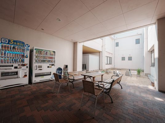 自然光の入る中庭