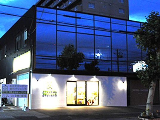 夜の外観  