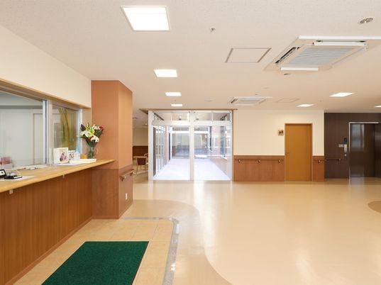 開放的なエントランス