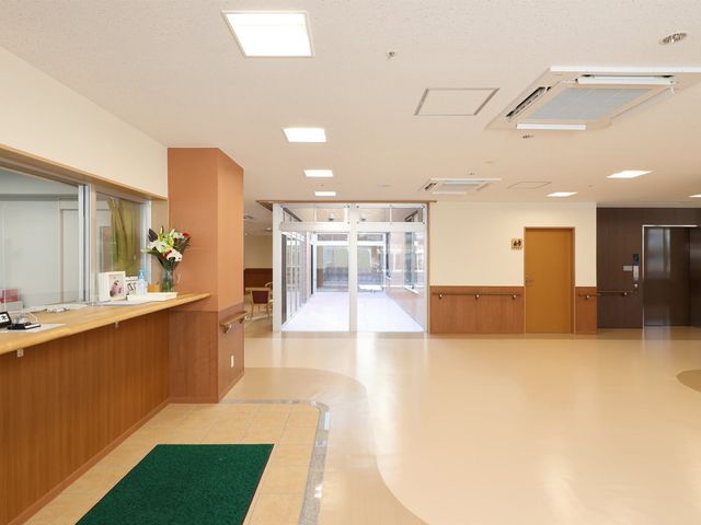 開放的なエントランス